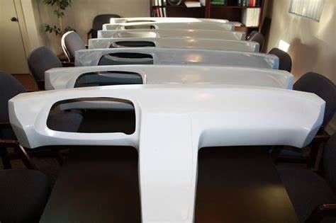 Maßgeschneiderte Fiberglass-Autoteile Hochfeuerbeständigkeit Gelbeschichtung Farboberfläche für Ihre Kundenanforderungen
