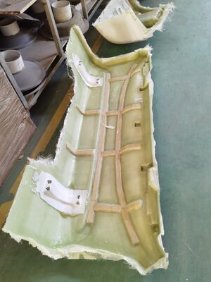 Natürliche oder bemalte FRP-Autoteile Faserverstärkte Kunststoffe Wärmebeständigkeit mittelschwer bis hoch geeignet für verschiedene Fahrzeuge