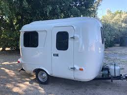 FRP Wohnmobil-Eckkarosserie, kundenspezifisch geformte Wohnmobil-Karosserieteile, nahtlose einteilige FRP-Wohnmobilhülle, OEM-Wohnmobil-Karosseriehersteller
