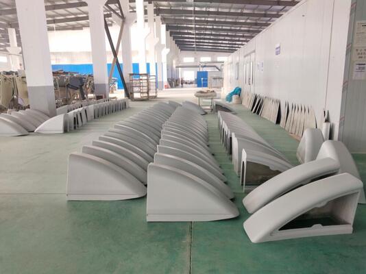 Wartungsarme Fiberglas-Sonderanfertigungen für Fahrzeugteile, kundenspezifische Karosseriekomponenten, die speziell auf spezifische Anforderungen zugeschnitten sind