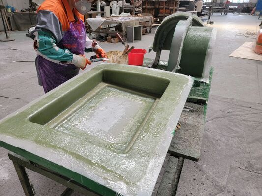 Anpassbare Glasfasermold mit hoher Schlagfestigkeit, die eine dauerhafte Formgebung und präzise Bauteilherstellung ermöglicht.