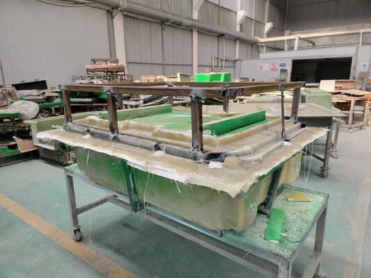 Anpassbare Glasfasermold mit hoher Schlagfestigkeit, die eine dauerhafte Formgebung und präzise Bauteilherstellung ermöglicht.