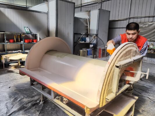 Individuell angefertigte Fahrzeugkarosserie aus hoher Haltbarkeit aus FRP, perfekt für spezialisierte Transportprojekte und anspruchsvolle Betriebsbedingungen